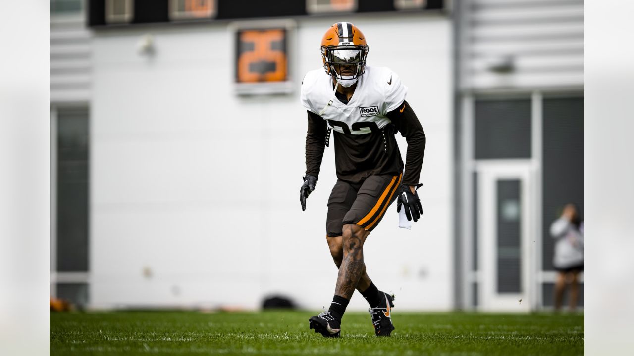 Cleveland Browns offensive linemen James Hudson III (66) participates in a  drill during an NFL football practice in Berea, Ohio, Wednesday, Aug. 4,  2021. (AP Photo/David Dermer Stock Photo - Alamy