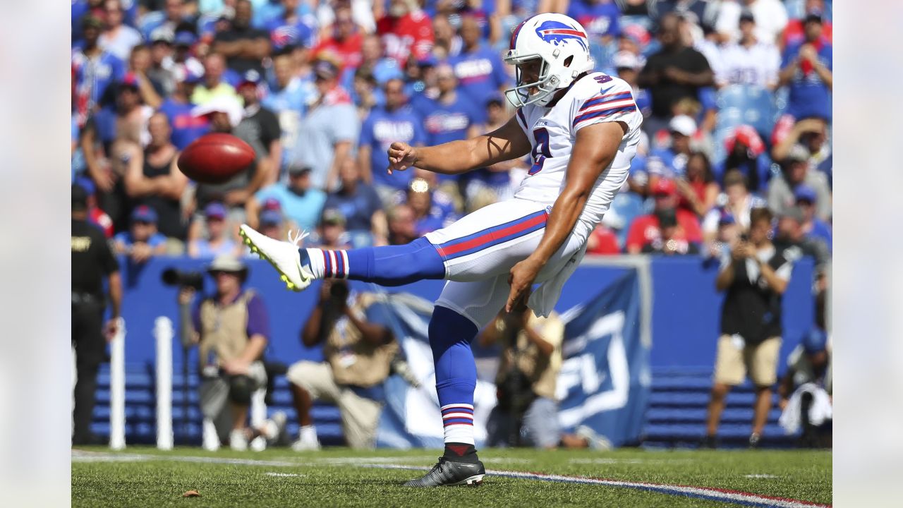 Foxborough, Massachusetts, USA. 21st Dec, 2019. Buffalo Bills punter Corey  Bojorquez (9) warms up before the NFL football game between the Buffalo  Bills and the New England Patriots at Gillette Stadium, in