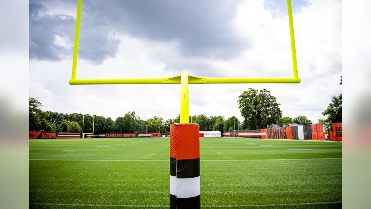 Watch: Browns' indoor facility gets new turf