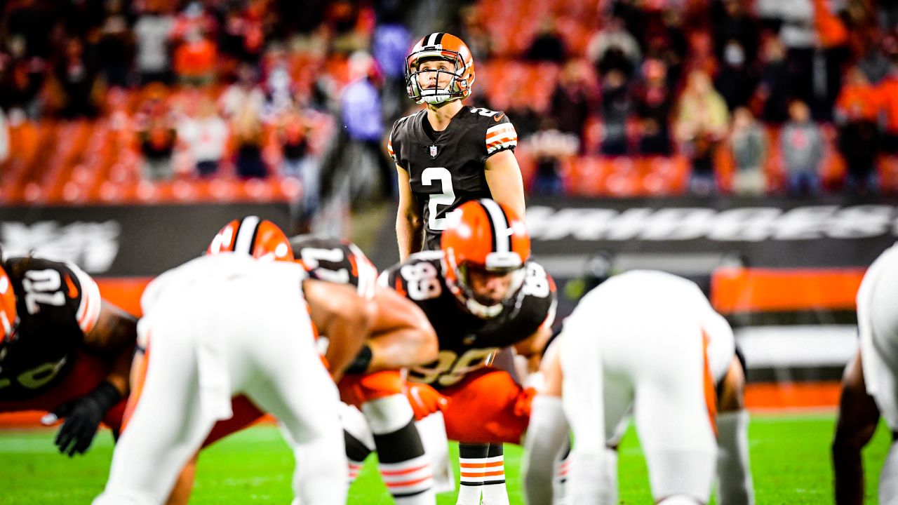 Nick Chubb, Kareem Hunt combine for 210 rushing yards in 35-30 victory over  Bengals - NBC Sports