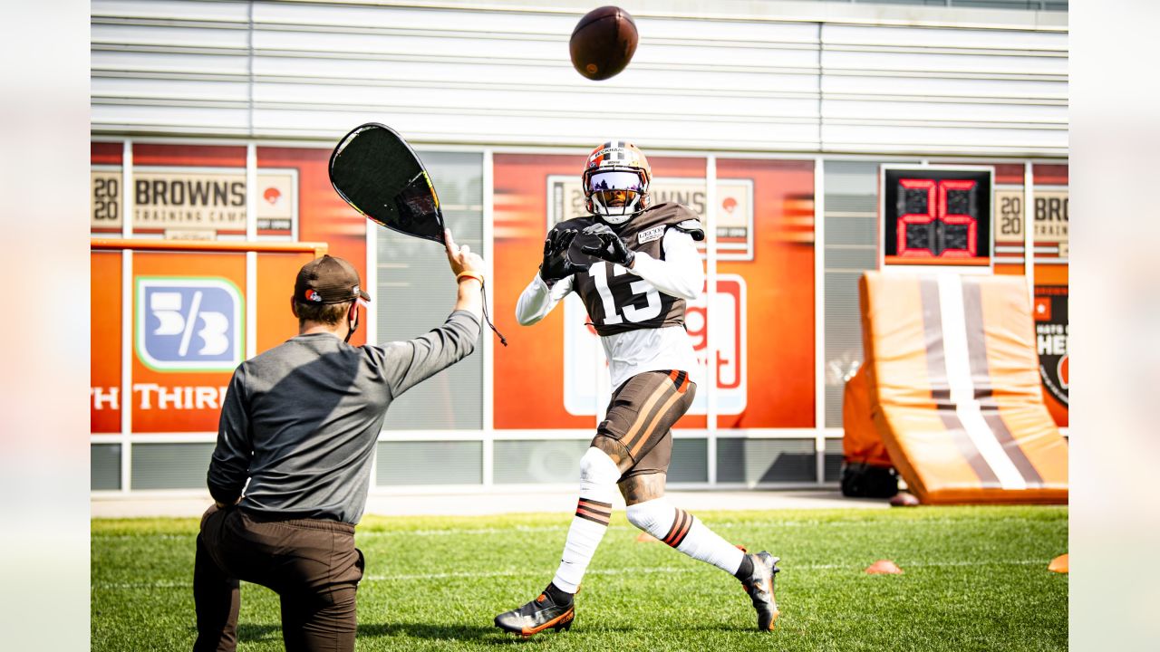 Cleveland Browns defensive coordinator Joe Woods calls a play during an NFL  football game against the Chicago Bears, Sunday, Sept. 26, 2021, in  Cleveland. (AP Photo/Kirk Irwin Stock Photo - Alamy