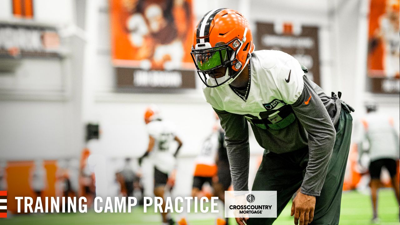 Browns close training camp with another indoor practice