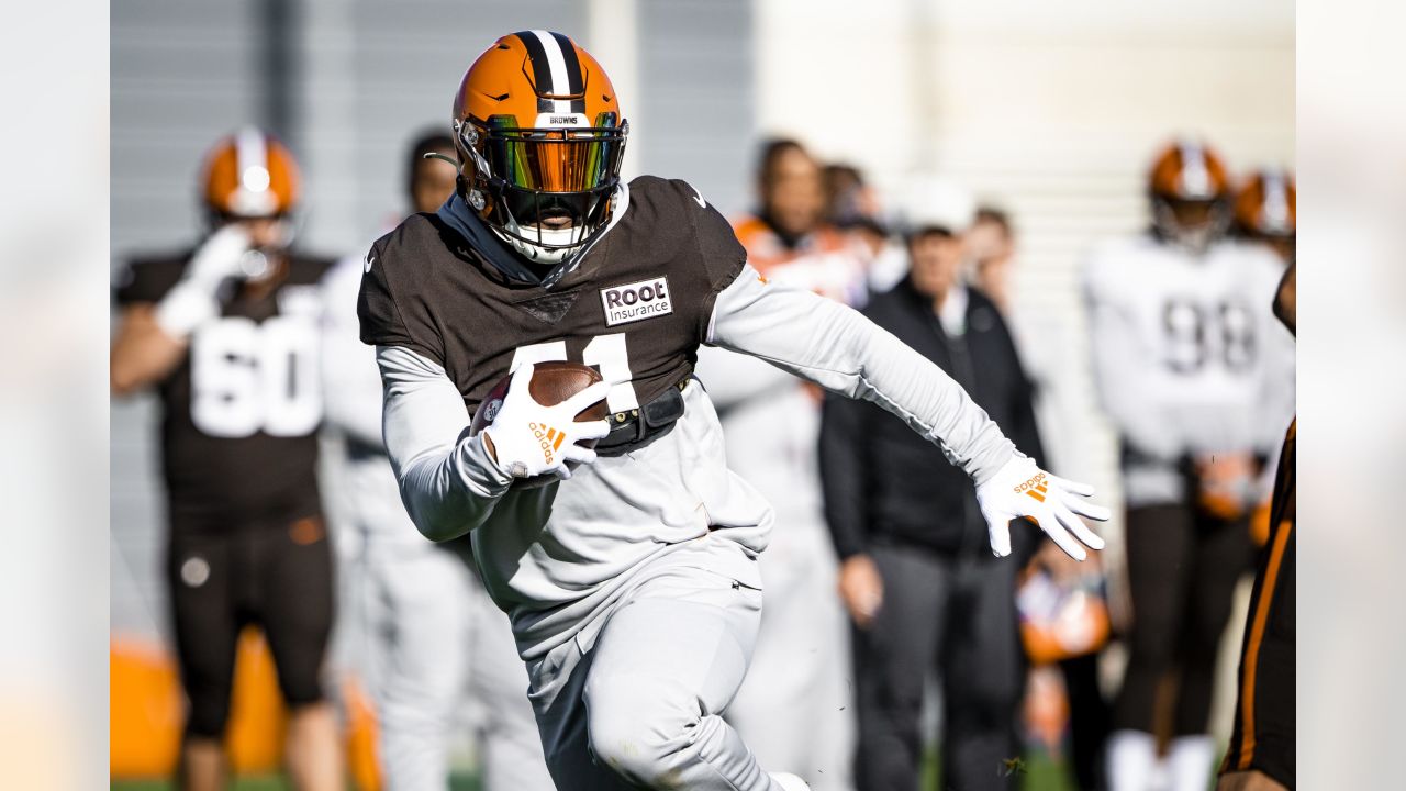 Cleveland Browns running back John Kelly Jr. (41) lines up for a