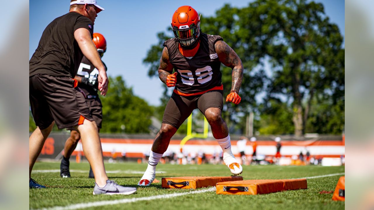 Pro Football Hall of Fame on X: Now on display at the Hall: the game-worn  jersey by @Browns WR @God_Son80 from Week 5. Landry recorded his 427th  career reception to surpass @LarryFitzgerald