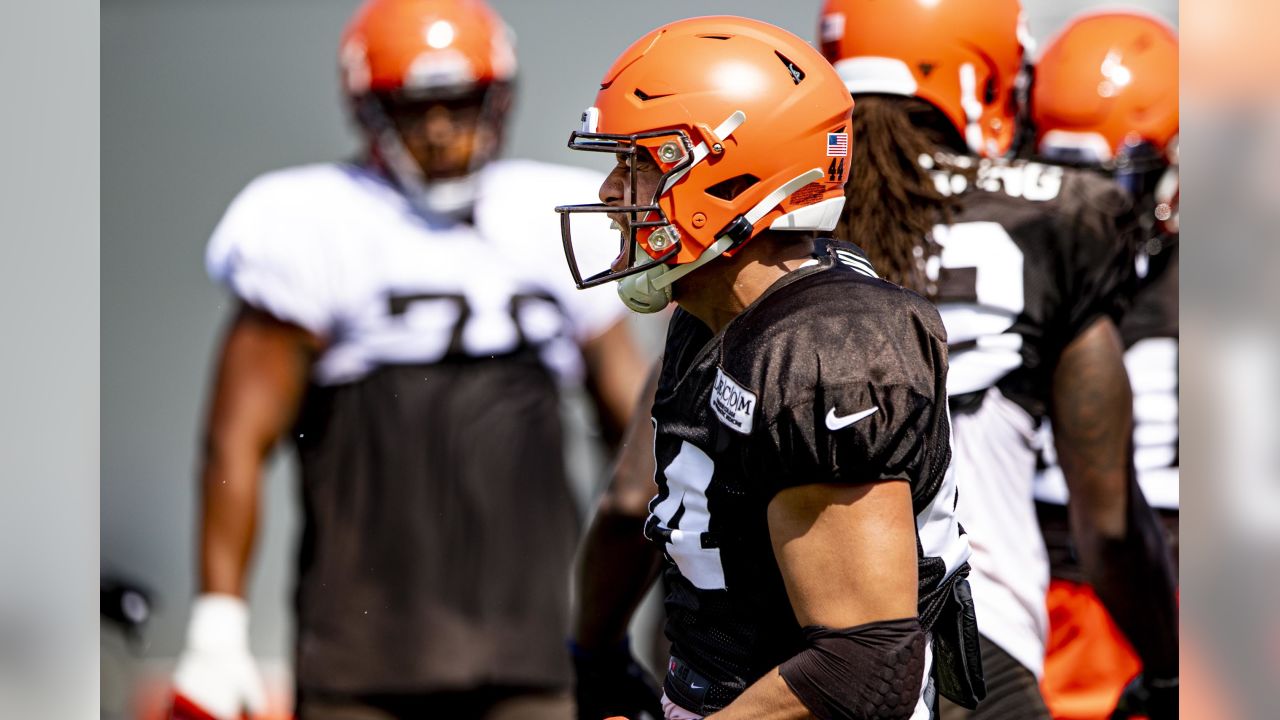 Sione Takitaki looks to get first-team reps for Cleveland Browns