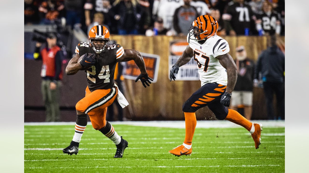 Browns need to find a way to utilize running backs in the passing game