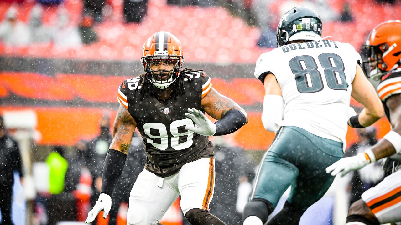 Without Myles Garrett, Cleveland Browns beat Philadelphia Eagles 22-17