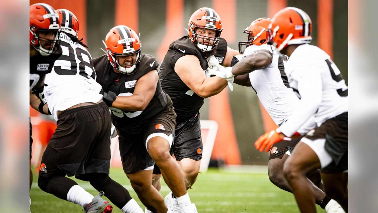 Cleveland Browns Jason Wright (29) runs down field against Miami