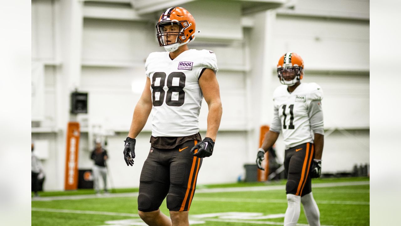 Former Arkansas OL Hjalte Froholdt makes first NFL start for Cleveland