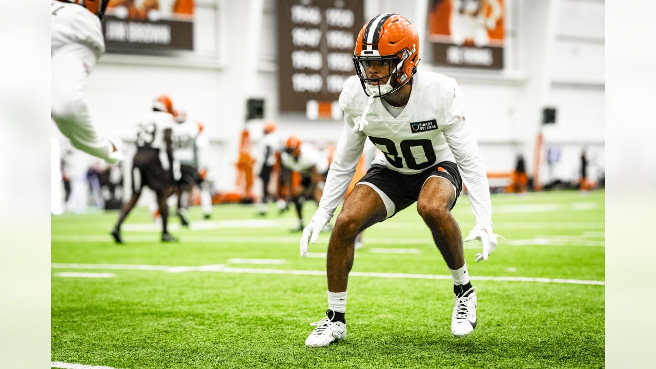 Cleveland Browns linebacker Mohamoud Diabate (43) defends during a  preseason NFL football game against the Washington Commanders on Friday,  Aug. 11, 2023, in Cleveland. Washington won 17-15. (AP Photo/David Richard  Stock Photo - Alamy