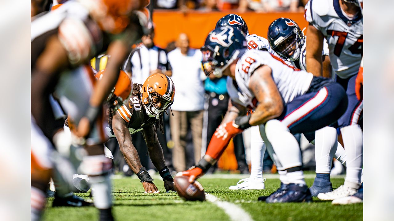 HOUSTON, TX - DECEMBER 04: Cleveland Browns defensive end Jadeveon Clowney  (90) enters the field during the NFL game between the Cleveland Browns and  Houston Texans on December 4, 2022 at NRG