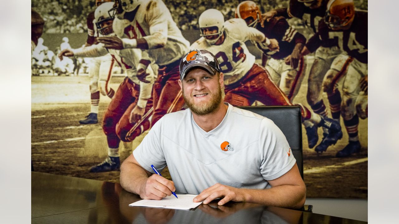 Browns make history, sign LS Charley Hughlett to 4-year contract extension