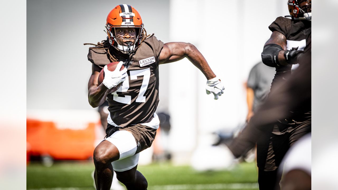 Browns welcome back RB Kareem Hunt