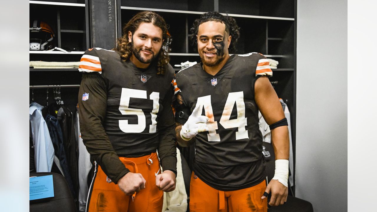 Sione Takitaki, Browns' star in Week 8 win vs. Bengals, out for season