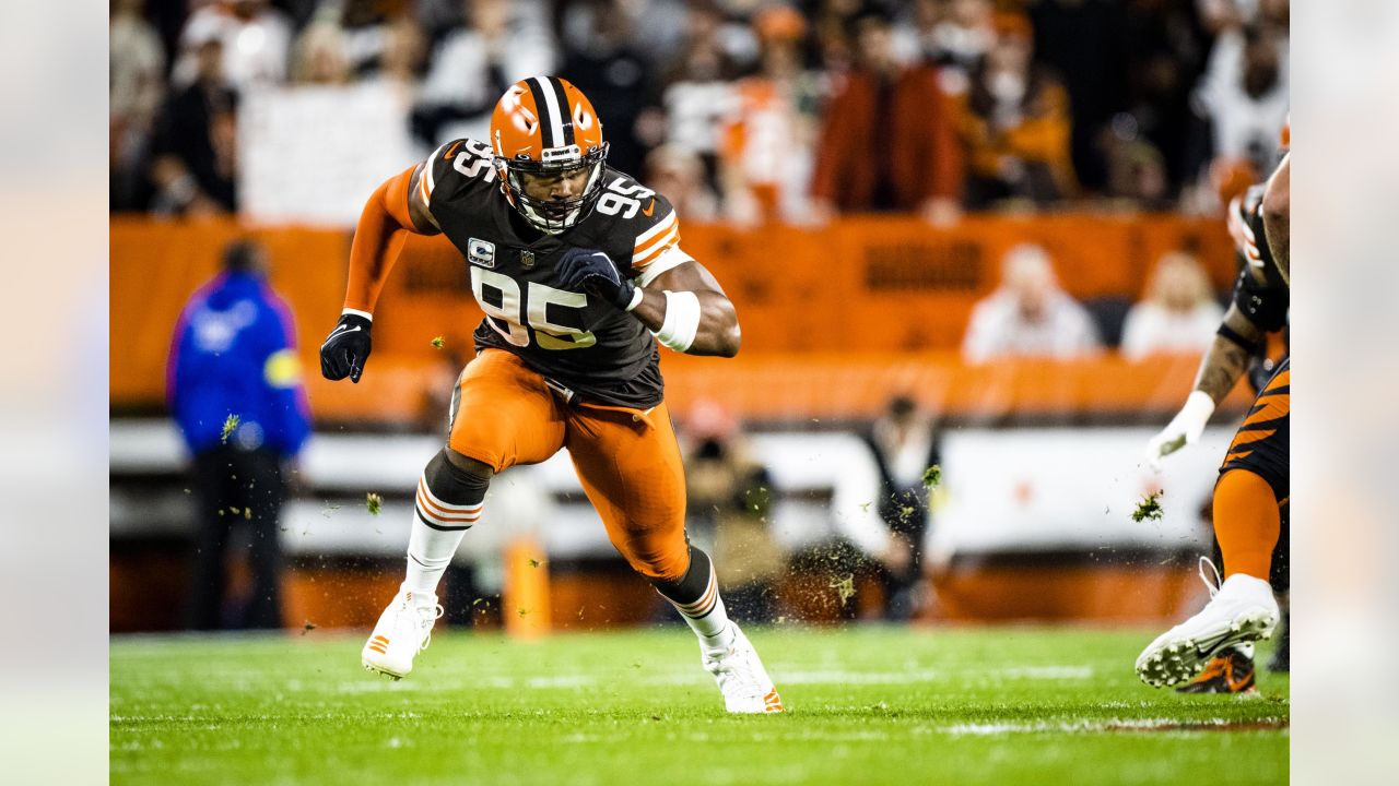 Orange pants are back for Monday night!! : r/Browns