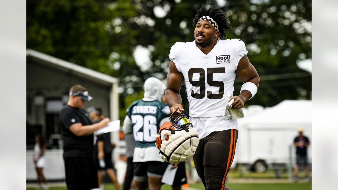 Browns star DE Myles Garrett leaves practice early against Eagles with foot  injury; severity unknown