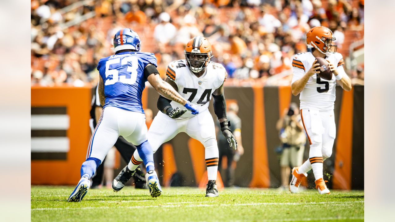 Browns sit stars, beat Giants 17-13 in second preseason game