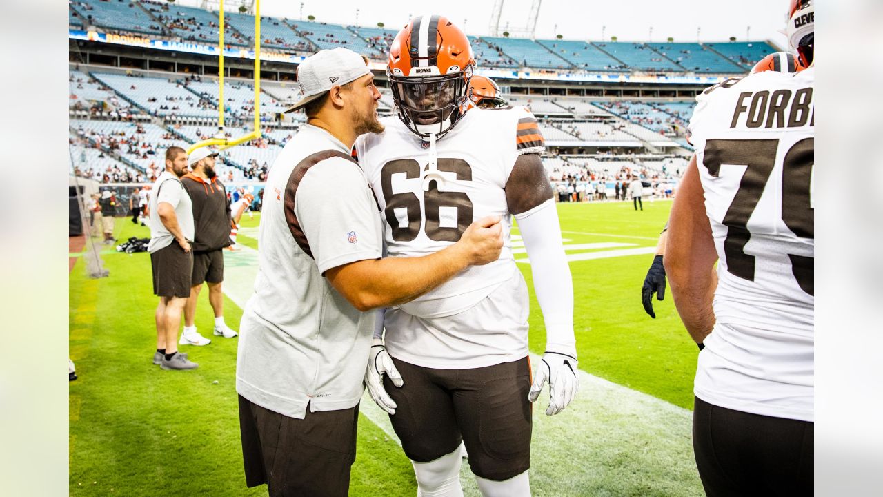 Cleveland Browns guard Wyatt Teller (77) stands on the sideline during an  NFL football game against the Cincinnati Bengals, Sunday, Sep. 10, 2023, in  Cleveland. (AP Photo/Kirk Irwin Stock Photo - Alamy