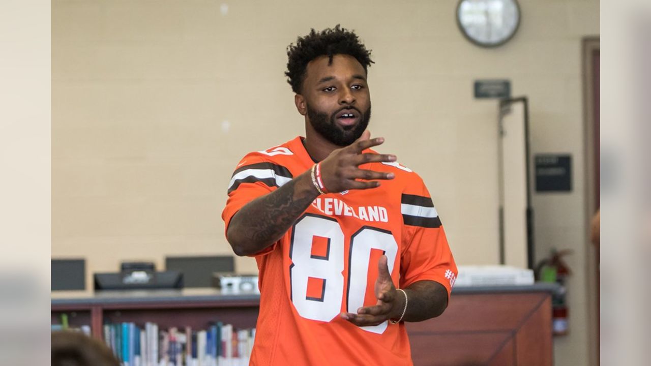 Jarvis Landry helps surprise Warren G. Harding High with new helmets