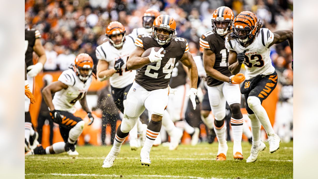 Browns' Nick Chubb named FedEx Ground Player of the Year finalist