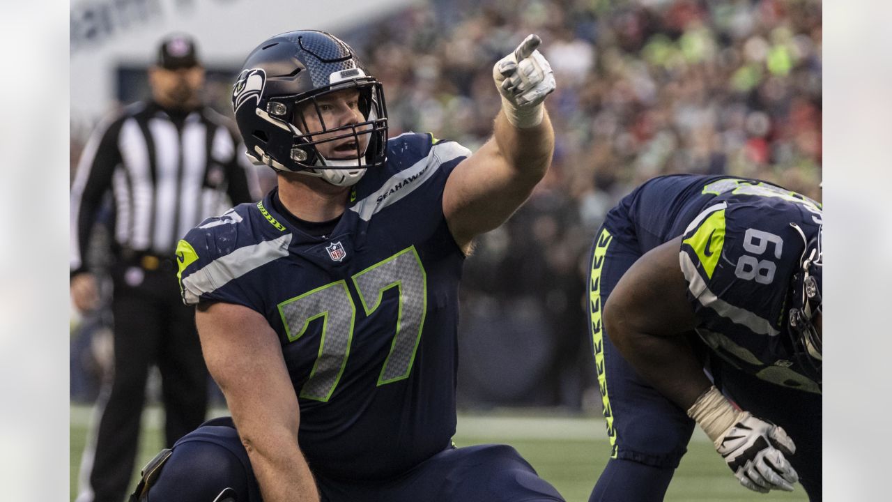 Seattle Seahawks move C Ethan Pocic to injured reserve - Field Gulls