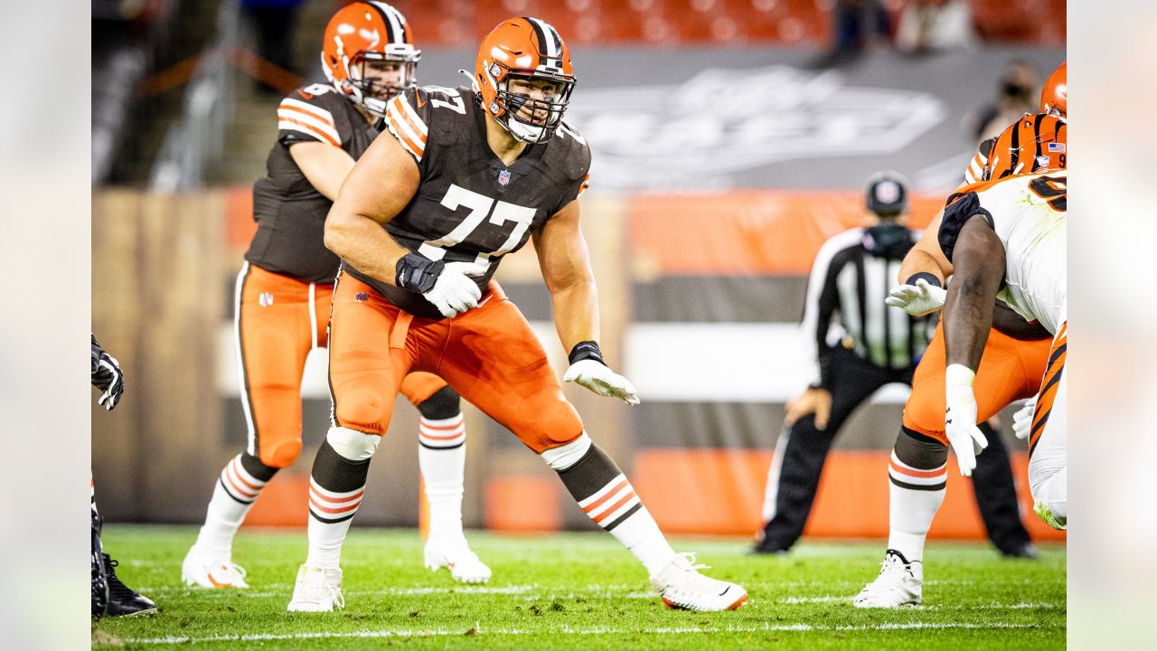 Cleveland Browns guard Wyatt Teller (77) stands on the sideline during an NFL  football game against the Cincinnati Bengals, Sunday, Sep. 10, 2023, in  Cleveland. (AP Photo/Kirk Irwin Stock Photo - Alamy