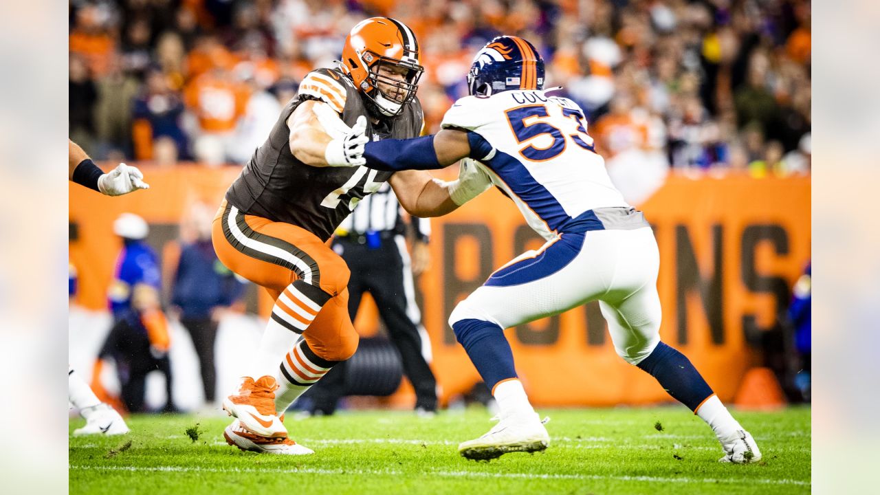 Joel Bitonio reacts to move to left tackle for Browns