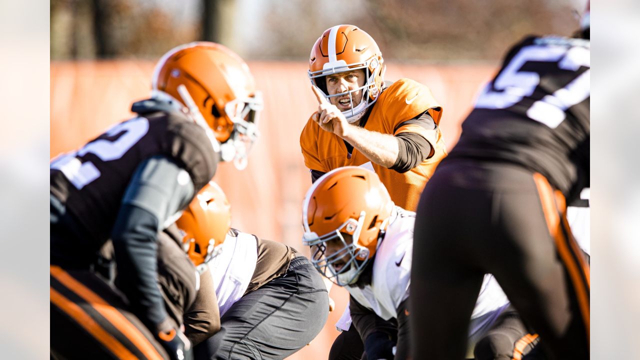 Cleveland Browns Troy Hill Carted Off on Stretcher Against New