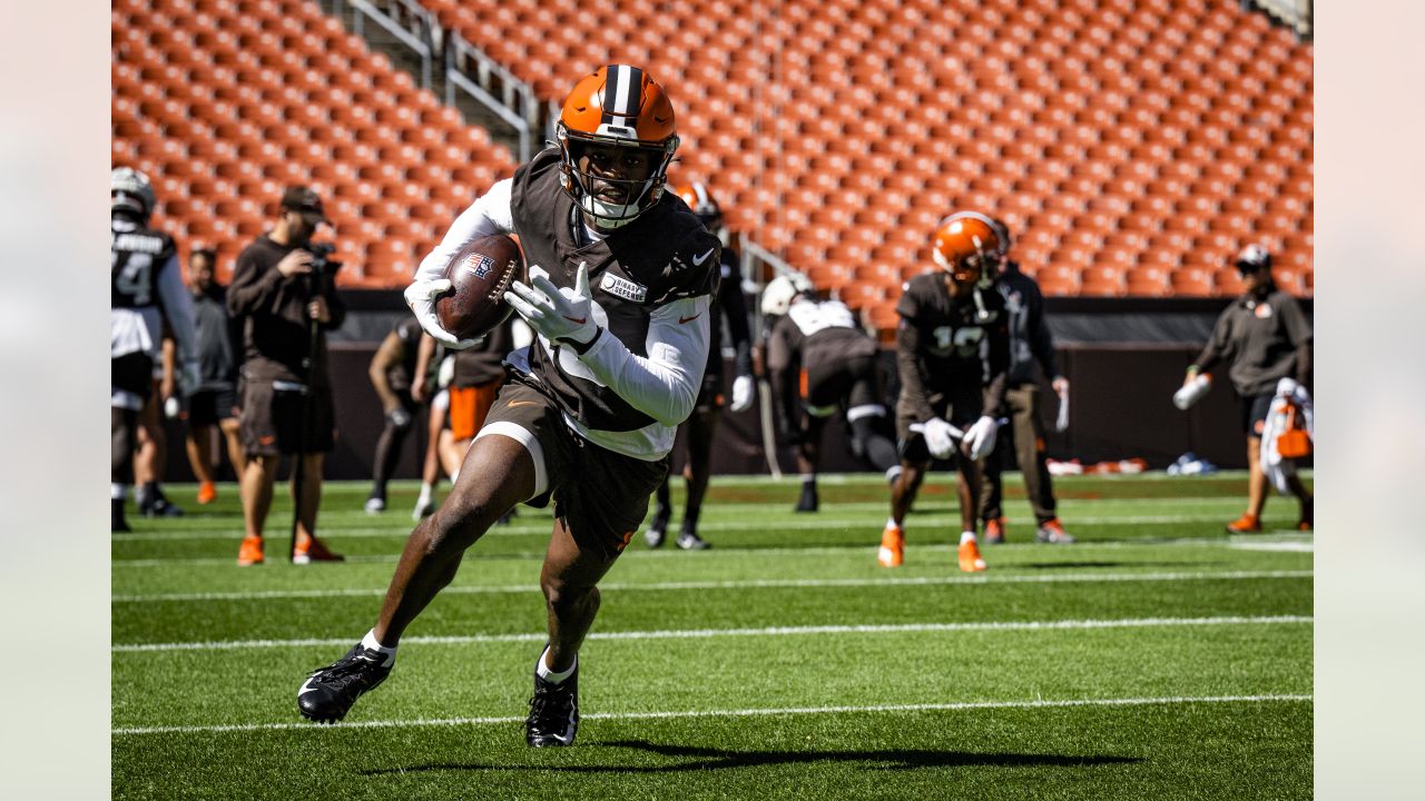 Cleveland Browns running back Jerome Ford (34) warms up prior to the start  of an NFL preseason football game against the Philadelphia Eagles, Sunday,  Aug. 21, 2022, in Cleveland. (AP Photo/Kirk Irwin