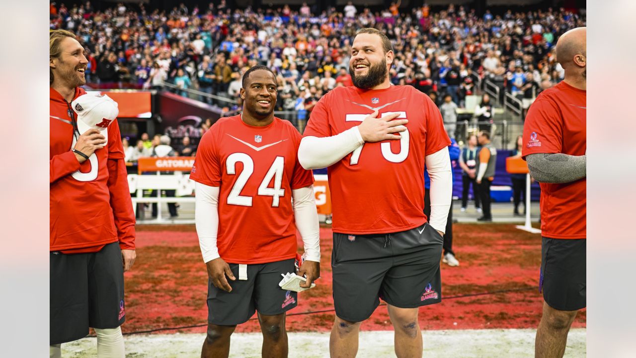 Aaiden Diggs signs an autograph for a fan after the Pro Bowl Games, Sunday,  Feb. 5, 2023, in Las Vegas. (Doug Benc/AP Images for NFL Stock Photo - Alamy