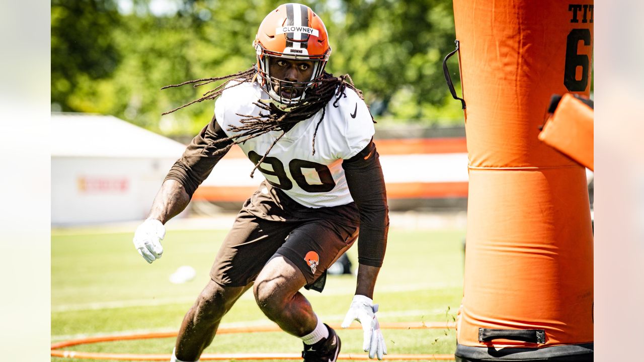 Browns LB Jeremiah Owusu-Koramoah, CB Greg Newsome II change