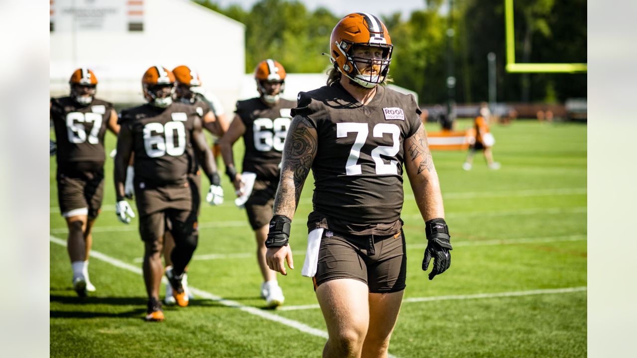 Cleveland Browns guard Hjalte Froholdt (72) looks to make a block