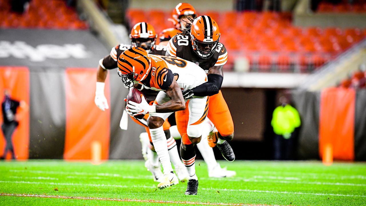 Browns haunt Bengals in blowout Halloween win, Nick Chubb tacks on