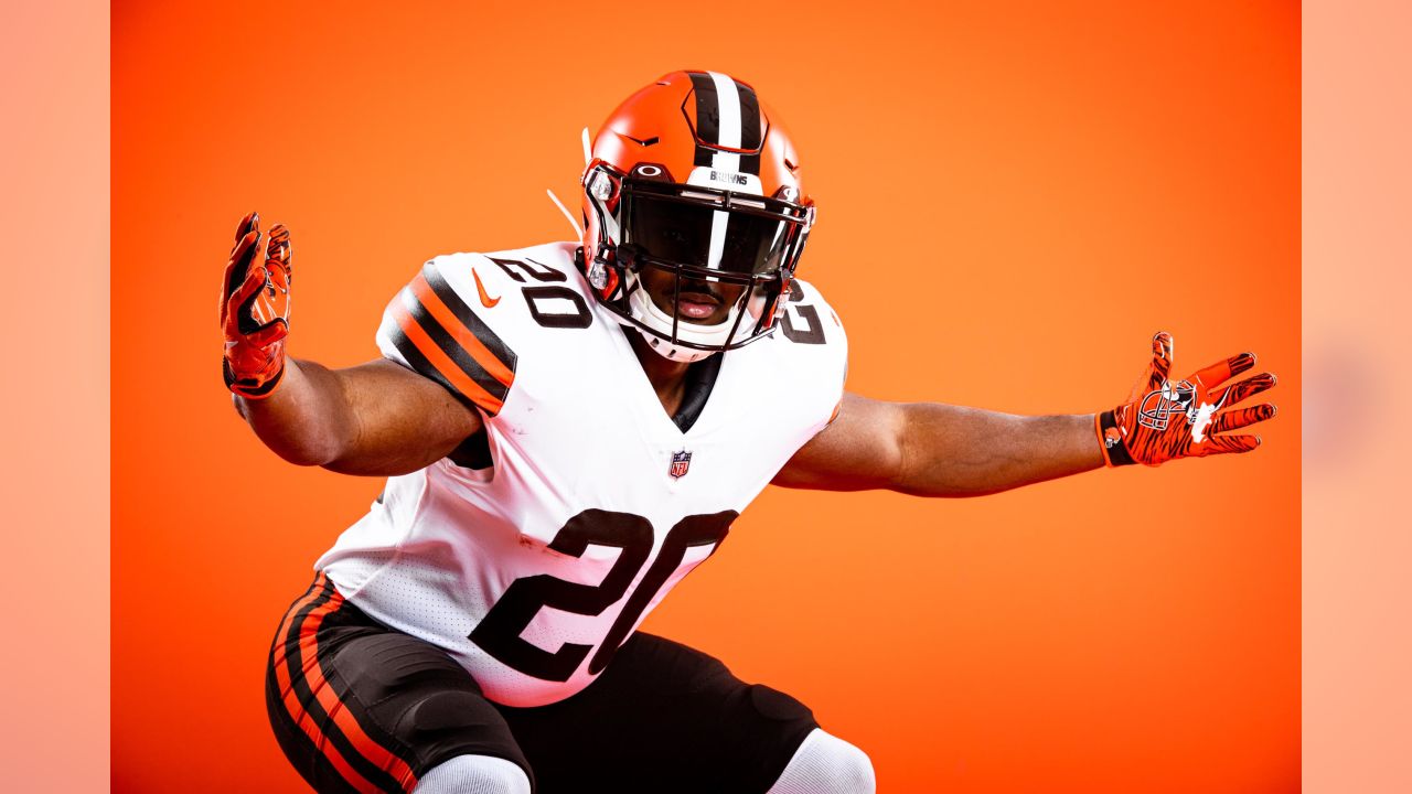 Browns unveil new uniforms designed with Cleveland, fans in mind - ABC7  Chicago