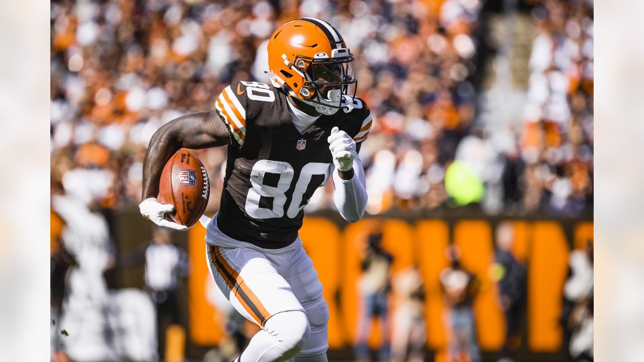 Cleveland Browns outside linebacker Sione Takitaki (44) warms up prior to  the start of an NFL football game against the New England Patriots, Sunday,  Nov. 14, 2021, in Foxborough, Mass. (AP Photo/Greg