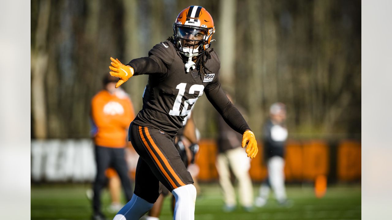 2 Cleveland Browns' starters David Njoku and Jeremiah Owusu