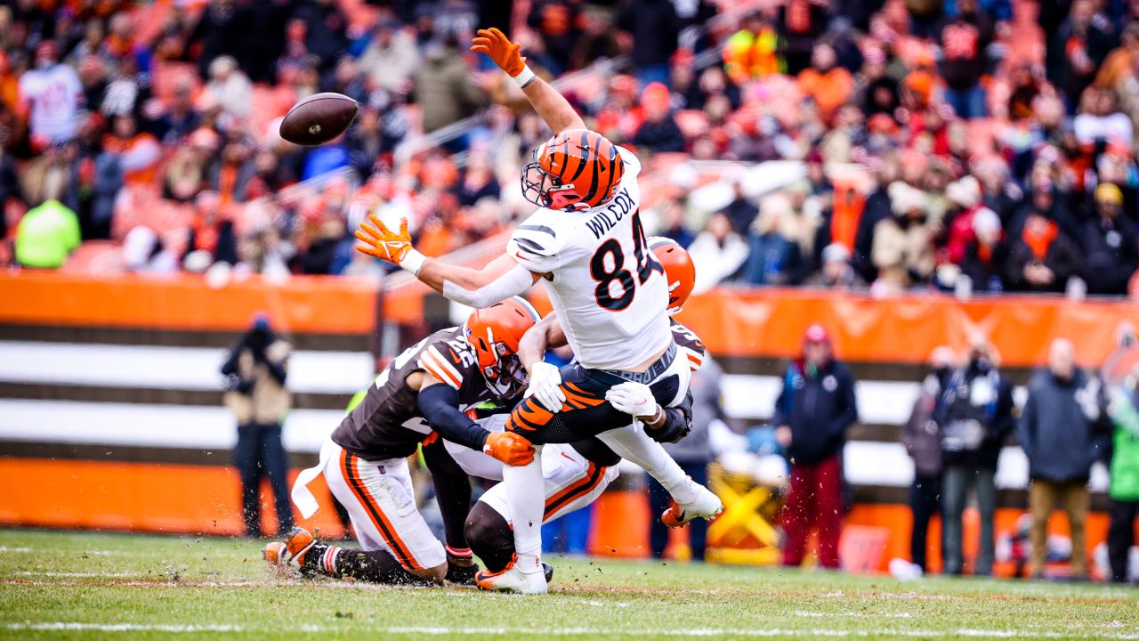 Browns down Bengals to close 2021 season with a win