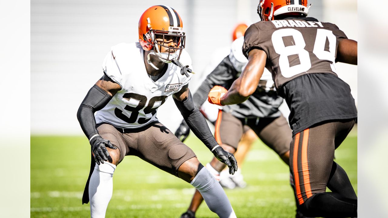 Larry Ogunjobi squatting over 700 pounds - Sports Illustrated Cleveland  Browns News, Analysis and More