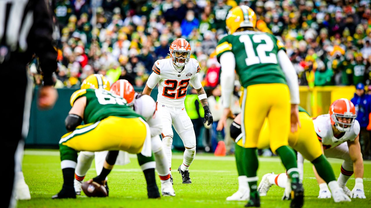 Green Bay Packers outlast Cleveland Browns 24-22 on two missed