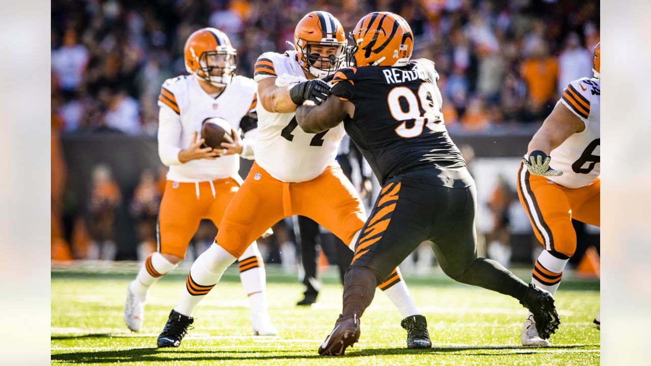 Cleveland Browns guard Wyatt Teller (77) blocks during an NFL