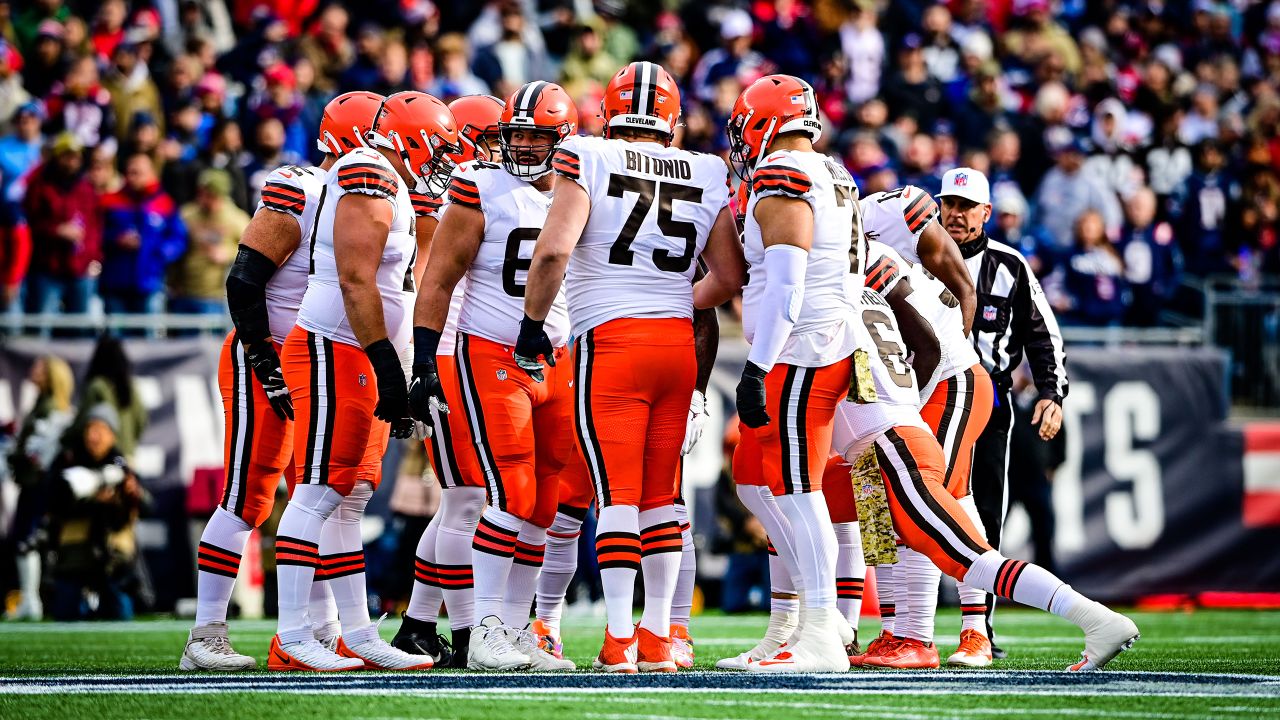 Photos: Week 6 - Patriots at Browns Game Action