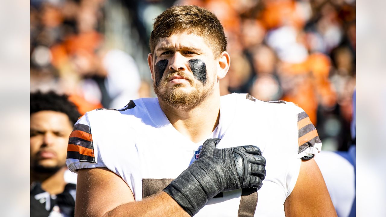 November 03, 2019: Cleveland Browns offensive guard Wyatt Teller (77) looks  to make a block in the first half of the game between Denver and Cleveland  at Empower Field in Denver, CO.