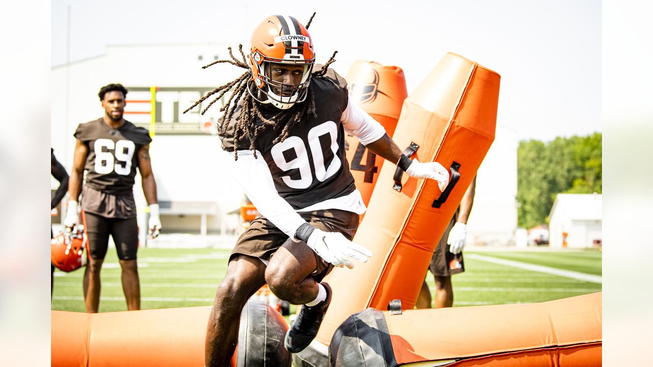 Browns Re-Sign Former Pro Bowler Jadeveon Clowney, per Report