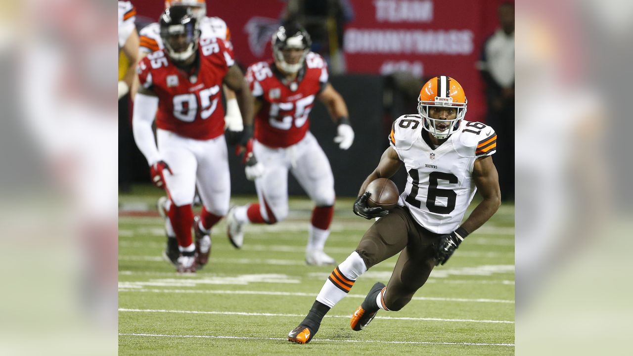 Chicago Bears wide receiver Devin Hester (23) carries the ball against the  Cleveland Browns in the