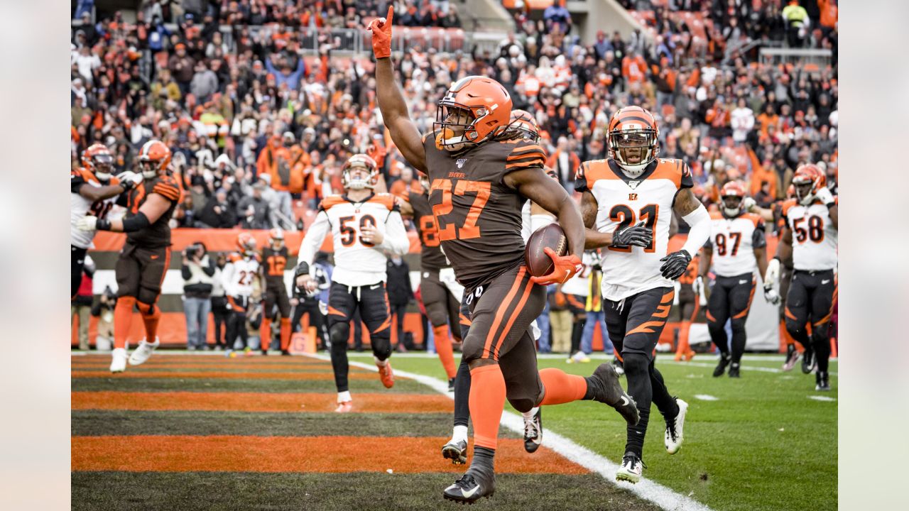 Kareem Hunt is still with the Browns with new contract a big issue - Dawgs  By Nature