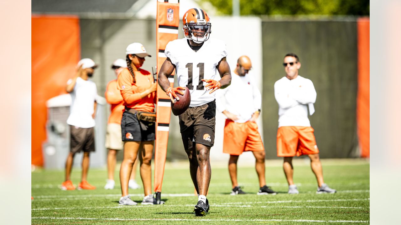 James Hudson III getting advice from Joe Thomas, aims at mastering