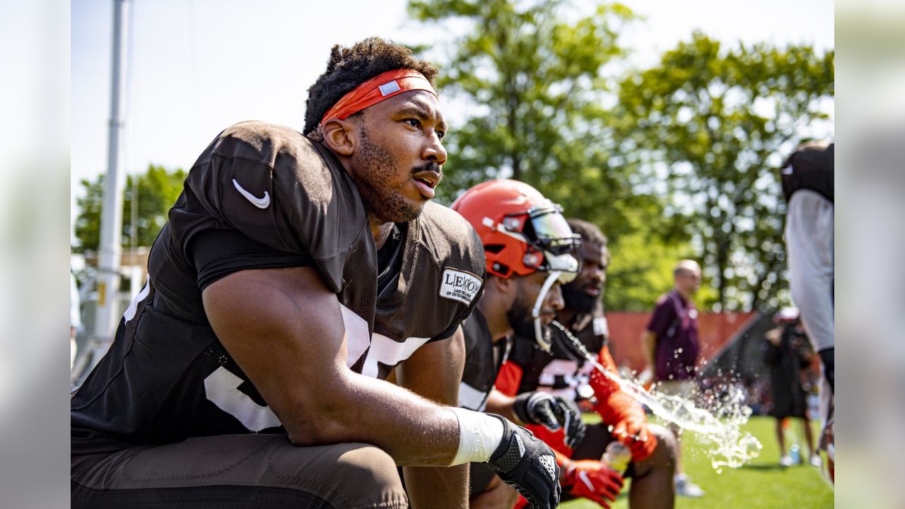 Myles Garrett Reacts To Olivier Vernon's 3-Sack Performance