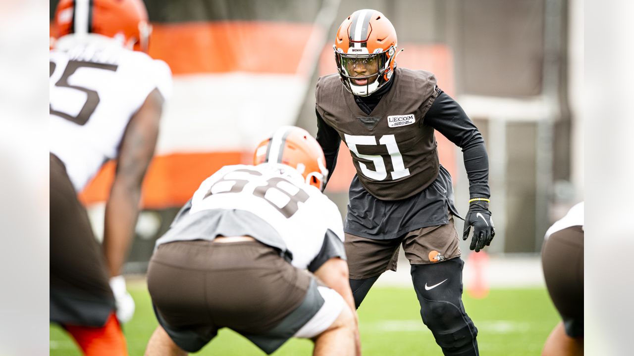 Cleveland Browns linebacker Mack Wilson (51) takes a knee during