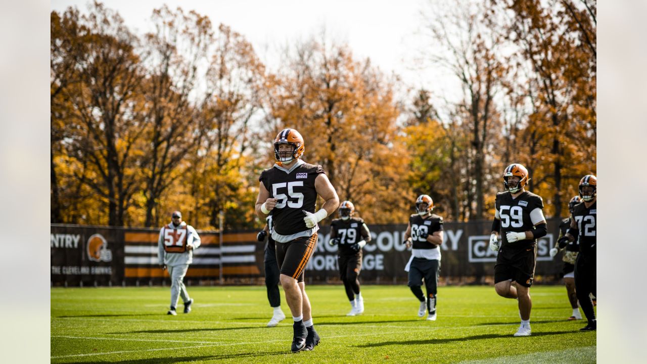 Source - Browns agree to re-sign center Ethan Pocic - ESPN