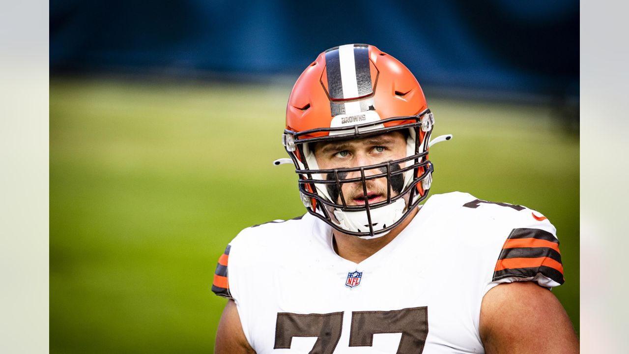 Cleveland Browns guard Wyatt Teller (77) blocks during an NFL football game  against the Pittsburgh Steelers in Pittsburgh, Monday, Sept. 18, 2023. (AP  Photo/Gene J. Puskar Stock Photo - Alamy